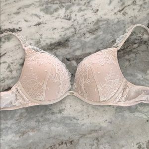 Victoria’s Secret lacy bra 34C - worm less than 5x